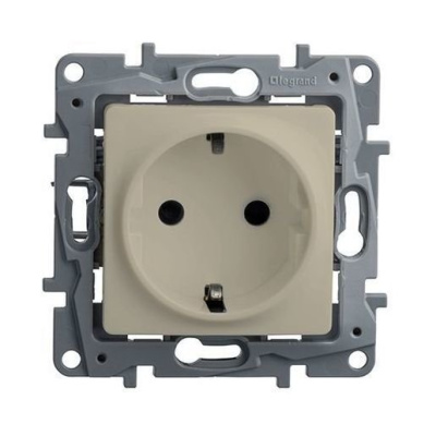 Розетка Legrand Etika встраиваемая слоновая кость с заземлением (672321)